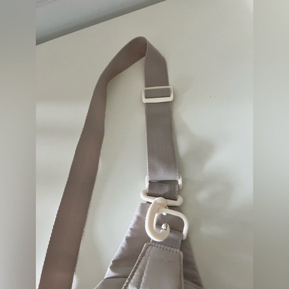 Reebok Crossbody Travel Bag - Picture 3 of 11